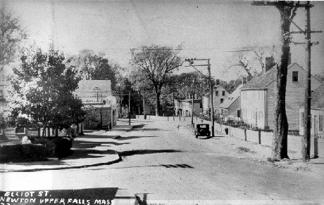Section of Elliot St from Hale Street (Sullivan Ave) to Chestnut Street